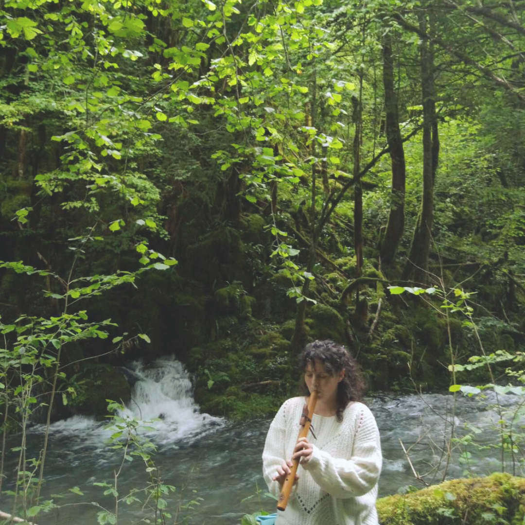 Maryon Toussaint, Quand le corps résonne, sonothérapie et relaxation quand le corps résonne, vous invite à écouter le son d'une flûte amériendienne